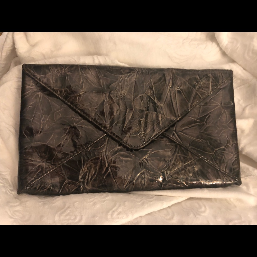 New clutch with a chain shoulder strap